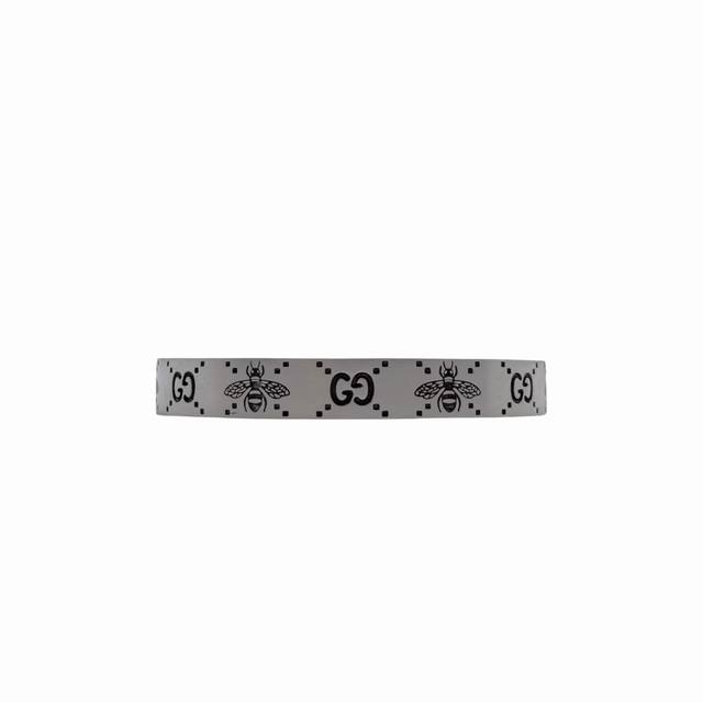 Gucci bee engraved bracelet DDD