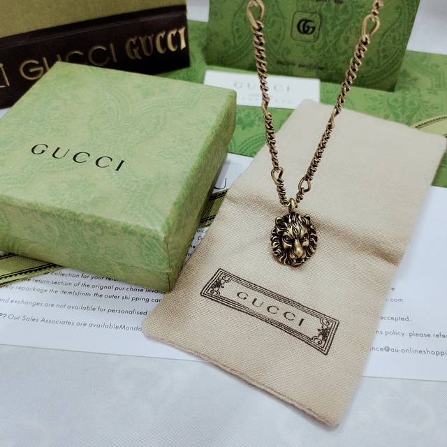 GucciThe lion head design that adorns this pendant necklace is crafted from meta