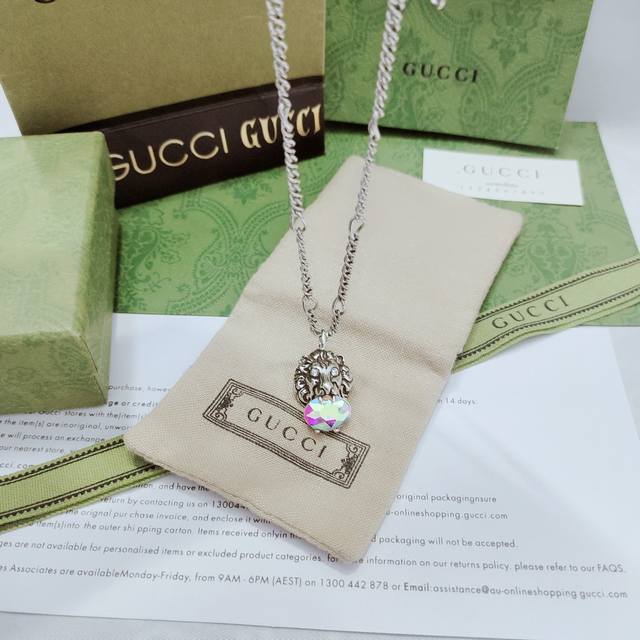 Gucci Lion Color Diamond Necklace Lion opening uses imported colored diamonds to