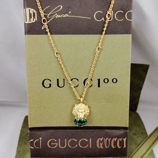 Gucci is the source of inspiration for the vast nature and wild animals. The lio