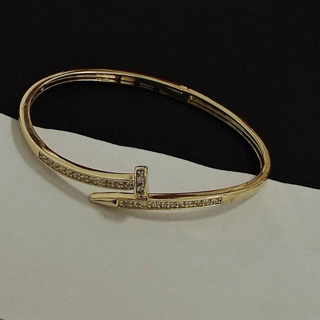 Cartier nail diamond bracelet High-end custom version Diamond inlay craftsmanshi