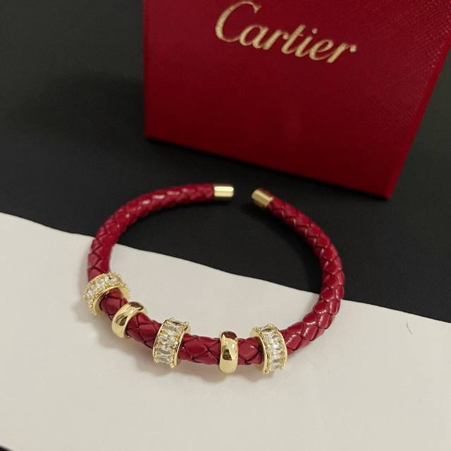 Cartier leather bracelet high-end custom version inlaid diamond craftsmanship V