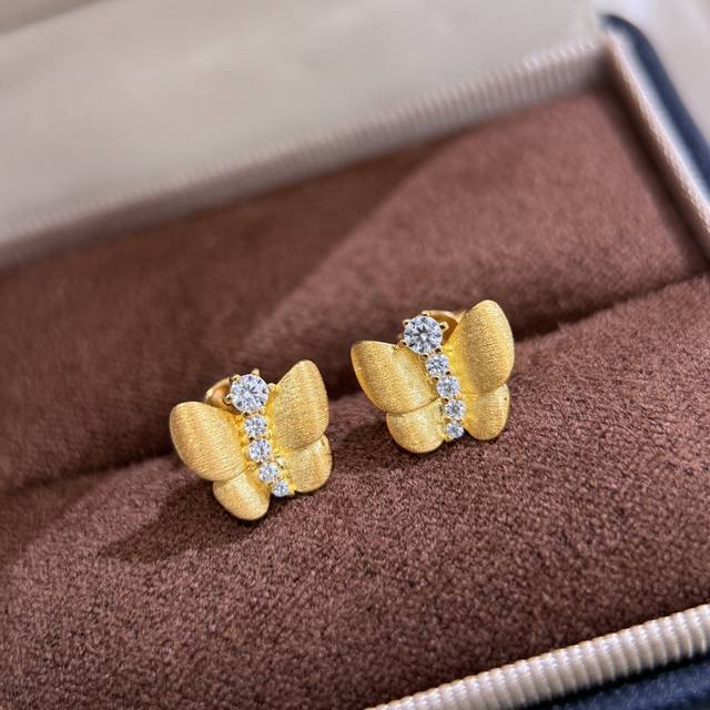 A5010 Exclusive and popular item on Xiaohongshu. Gold butterfly brushed earrings