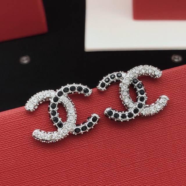 No.Xed0500 Ch*Nel latest black diamond white diamond double C earrings consisten