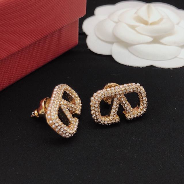 No.Ved0011 Valentino earrings V-shaped diamond rice beads DDD