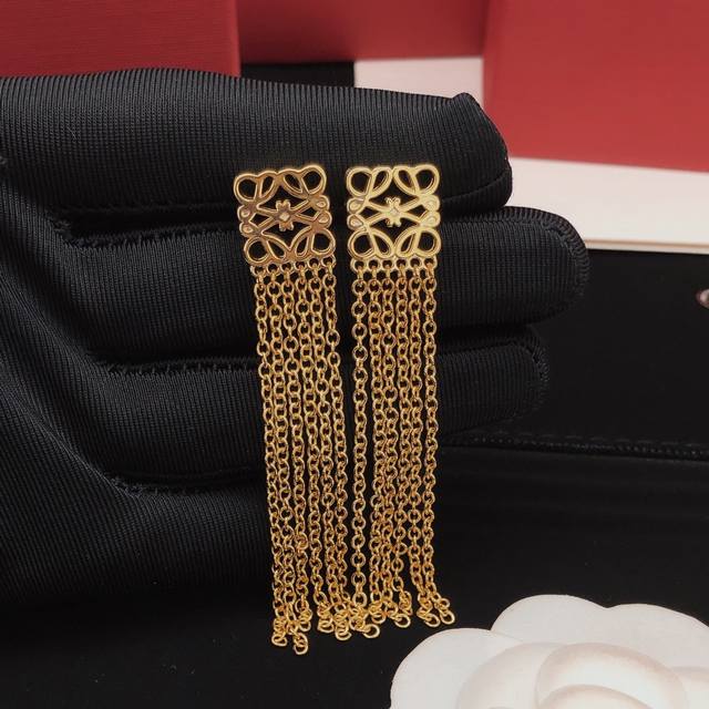 Number Lywed0005 Loewe's latest gold tassel earrings are made of brass and are Z
