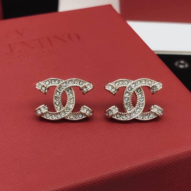 No.Xed0098 Ch*Nel latest double C mini earrings gold diamond consistent Zp brass