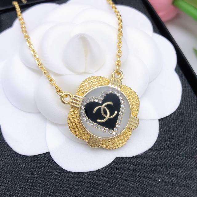 No. Xxl0124 Chanel new peach heart diamond medium long love necklace DDD
