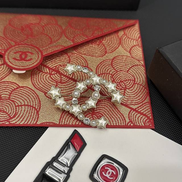 My own money! Awesome five-pointed star pearl letter + crystal diamond letter c