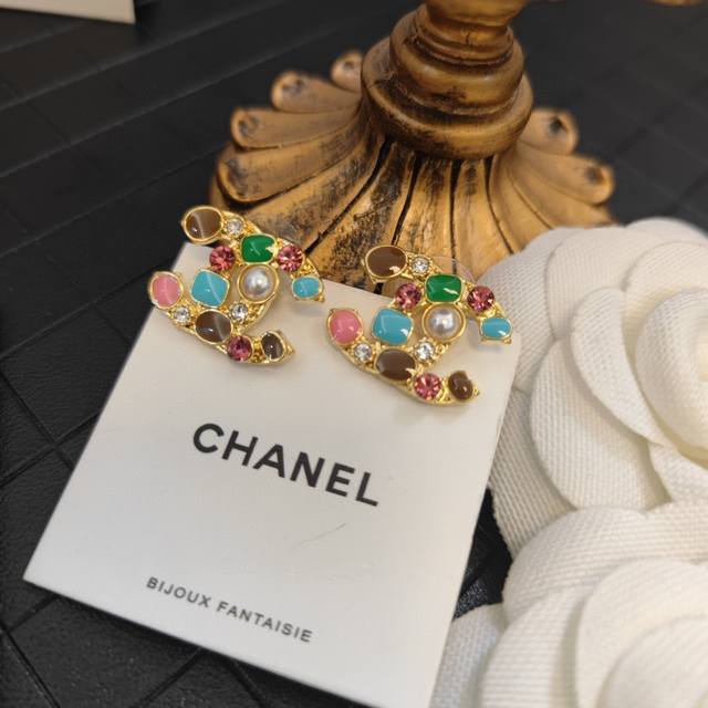 Chanel I really like Chanel's Swarovski colored diamonds, colored gems, pearl le