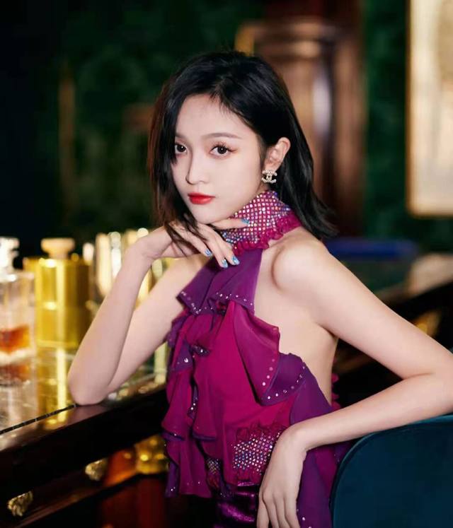 Zp Chanel Double C crystal diamond rice-grain interval pearl earrings are elegan