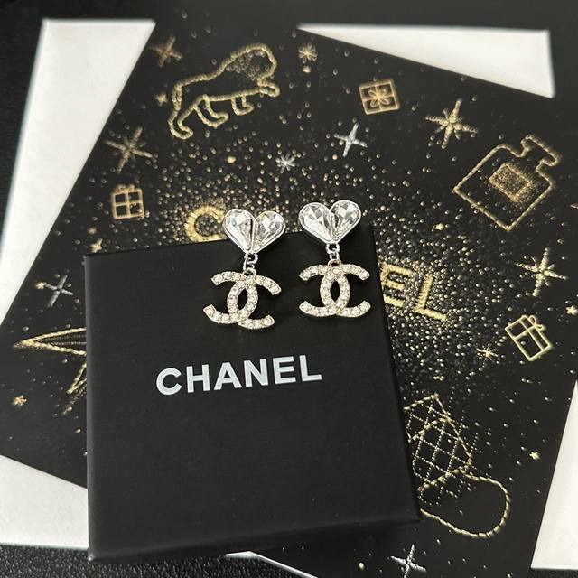 Chane Chanel Swarovski heart letter earrings are hot-selling. New Chan 25P silve