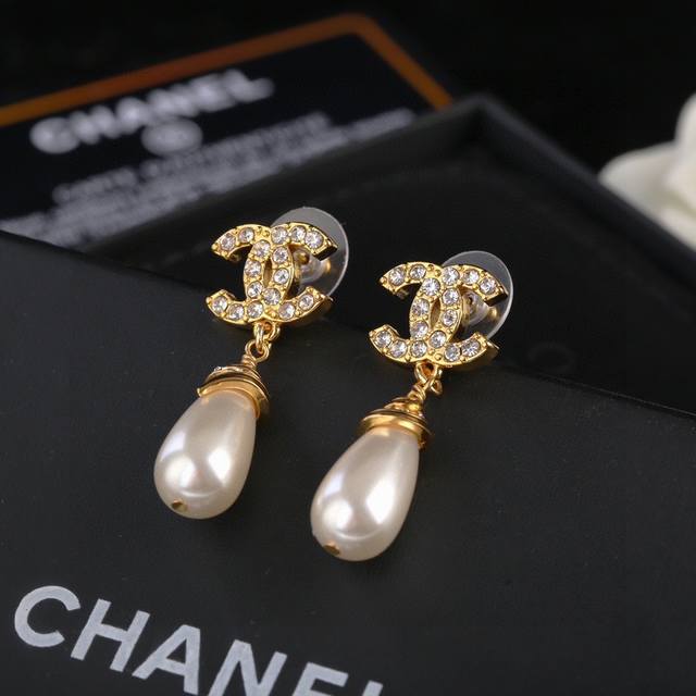 Xiaoxiang's new earrings pearls are made with great detail. This design is very