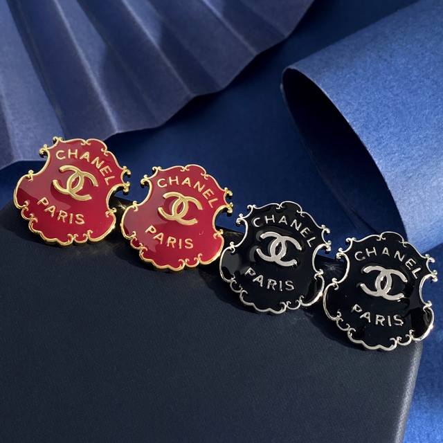 Chanel French fashion temperament black red oil drop shield shape English letter