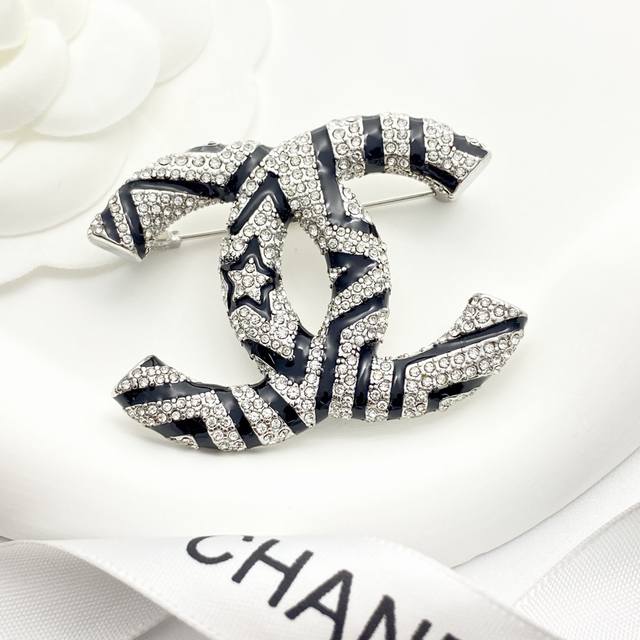Code A596 Chanel brooch hot-selling model hits the market Zp Chan 23 black and