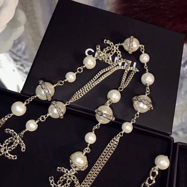 How can autumn be without Chanel sweater chain? Exclusive real shot of long cha