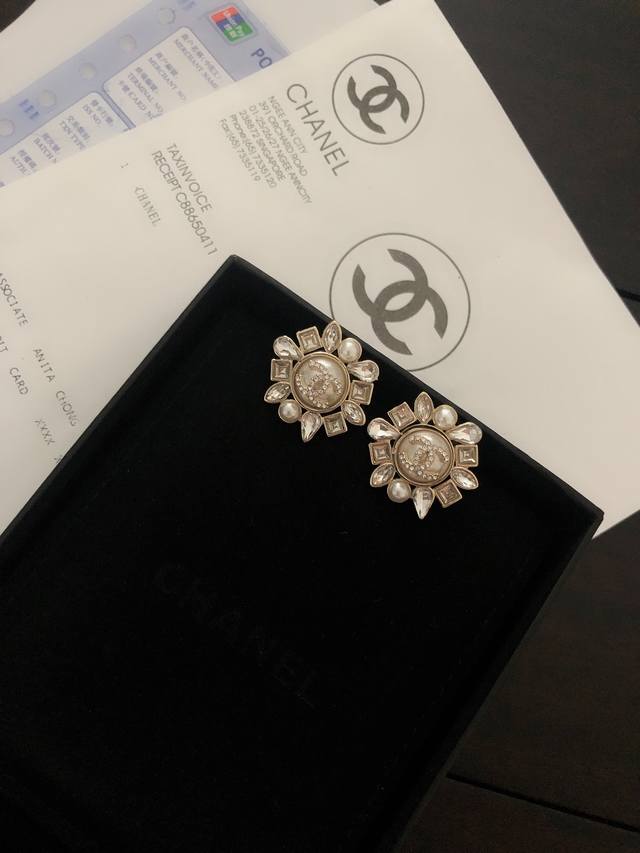 Ch*Nel Hemispherical horse eye diamond earrings Original brass material High-end