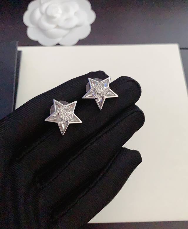 Ch*Nel Latest silver full diamond five-pointed star earrings consistent Zp brass