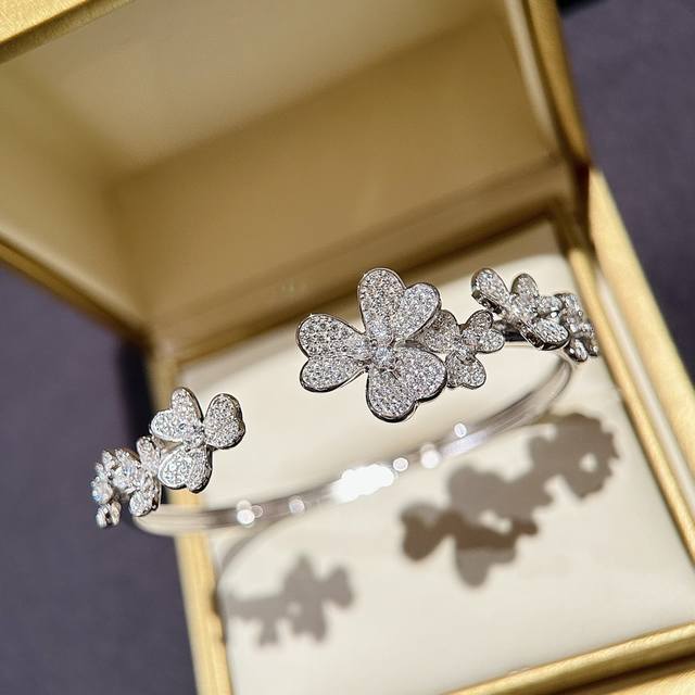 A2335 Van Clover Frivole series Clover full diamond open bracelet The highest ve