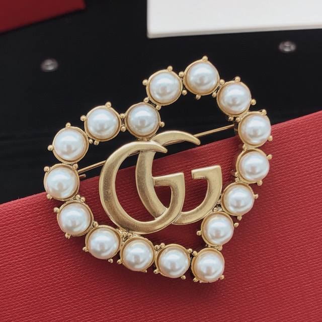 No. Gxz0024 Gucc*Latest model pearl heart brooch consistent Zp brass material D