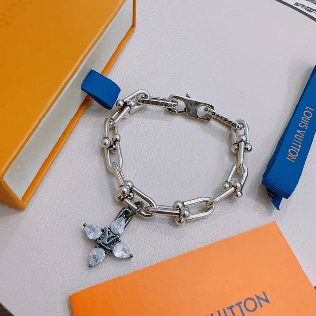 High quality Lv Louis Vuitton bracelet original goods counter new model open mo