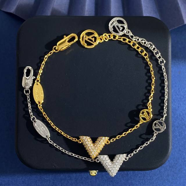 Lv Louis Vuitton new fashion luxury diamond V letter pendant bracelet made of br