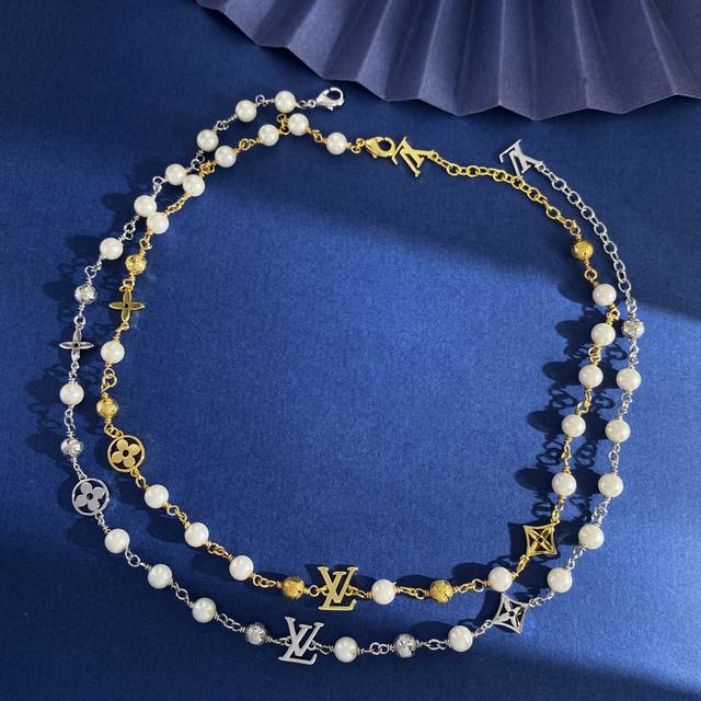 Necklace Lv Louis Vuitton fashion classic old flower glossy diamond flower roun