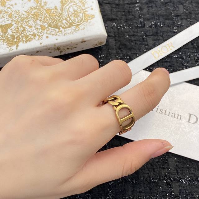 Code H1314 Dior's best-selling new ring is newly launched. Exclusive high-end q