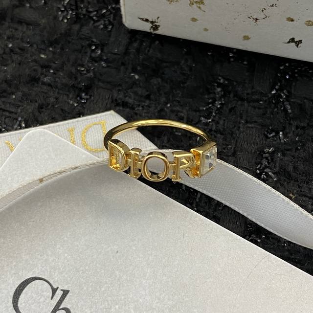 Code H021 Dior's best-selling new ring is newly launched. Exclusive high-end qu