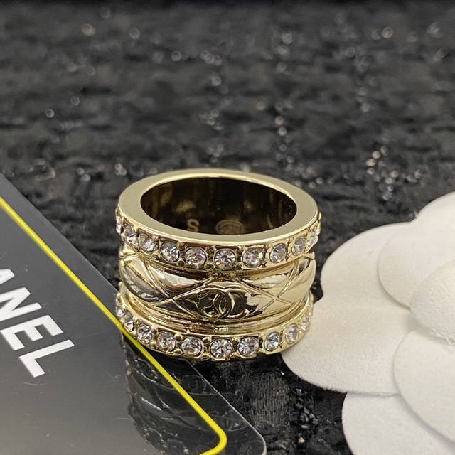 Code Gh052 Gh096 Chanel19Ssnew Ring Classic Logo Ring is released every year, on