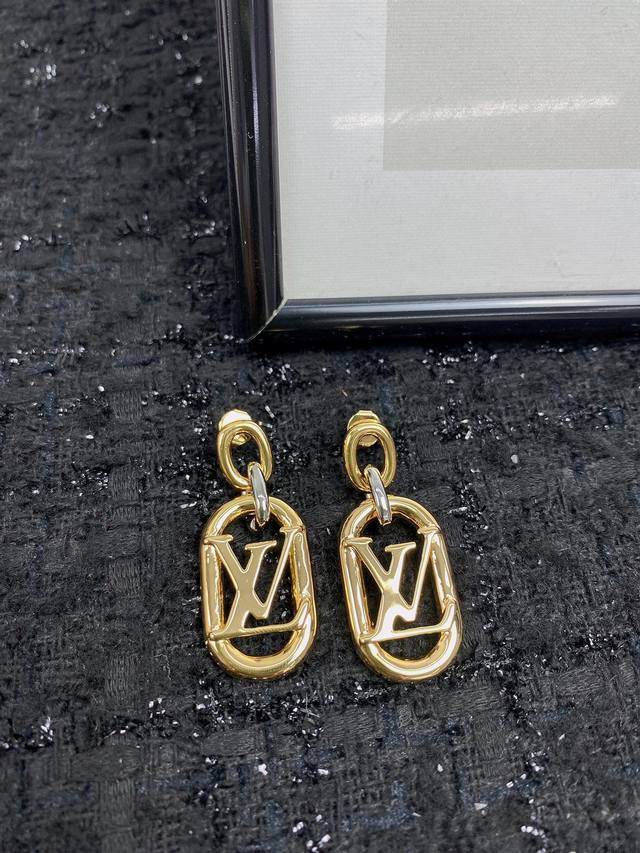 Code E1711 earrings hot-selling model, hot new arrival Synchronous counter excl