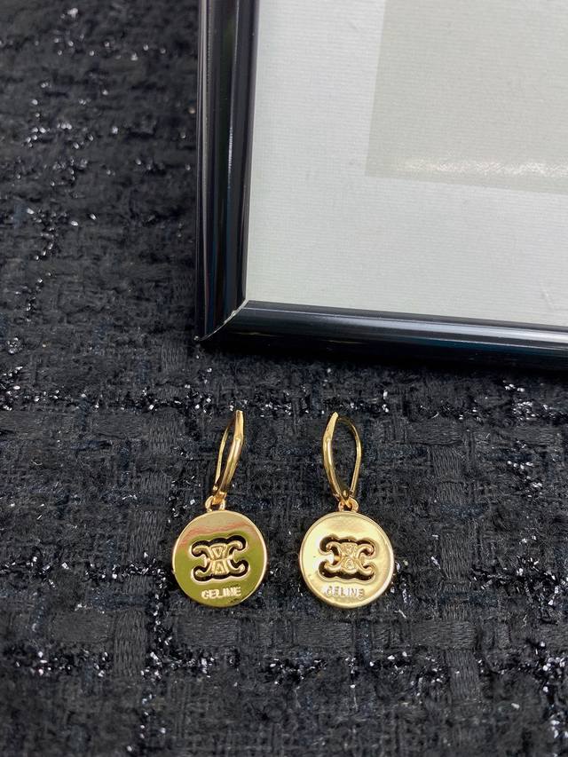 Code E1703 earrings hot-selling model, hot new arrival Synchronous counter excl