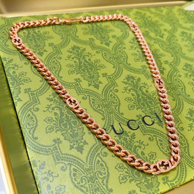 The latest Gucci necklace with a higher grade chain, the same as the celebrity