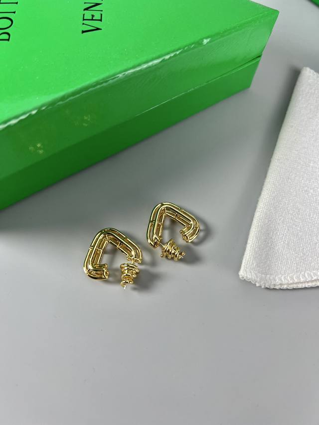Bv hoop earrings, simple geometric shape, unique design, a must-have for cool gi