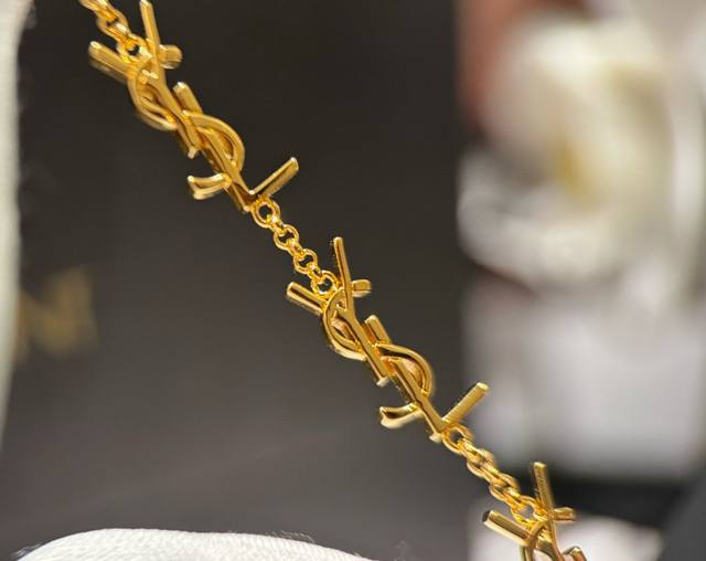 No. Yxl0010 Ysl new logo necklace Fashionable and recognizable A must-have item