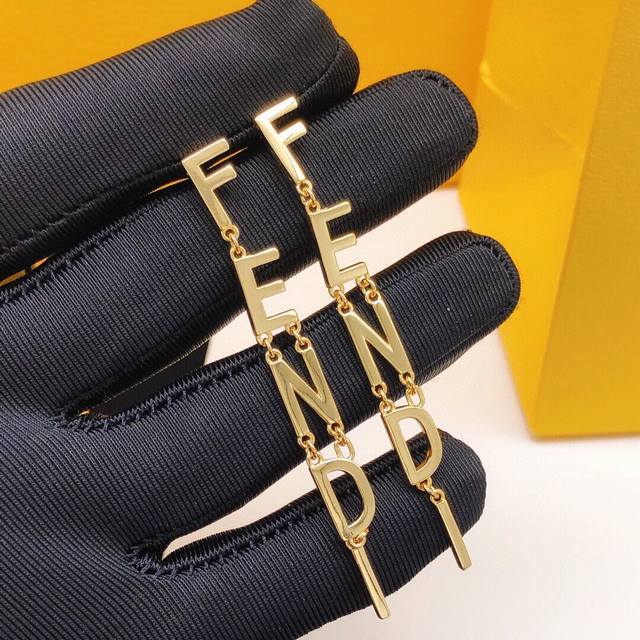 No.Fded0018 Fendi tassel letter earrings DDD