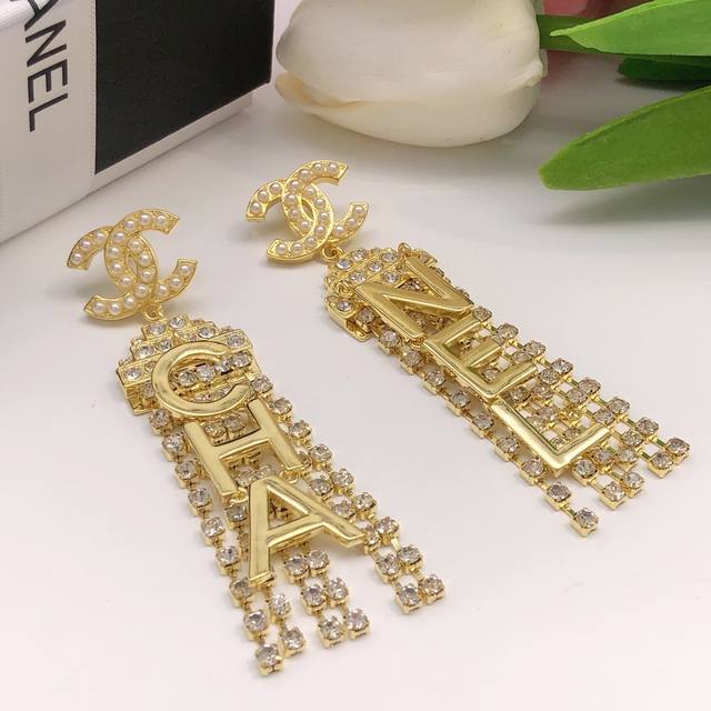 No. Xed0243 Chanel original new product small full diamond letter tassel earrin