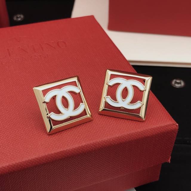 No.Xed0084 Ch*Nel latest square hollow oil dripping white earrings consistent Zp