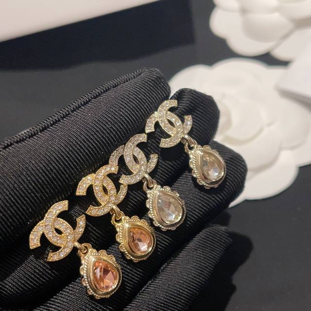 No. Xed0537 White No. Xed0501 Red Chanel 22K water drop diamond series Double C