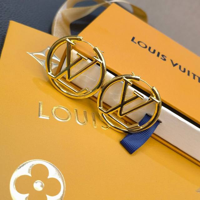 Selling like crazy, hot sale, snap up model, Lv heavy model, fashionable large d