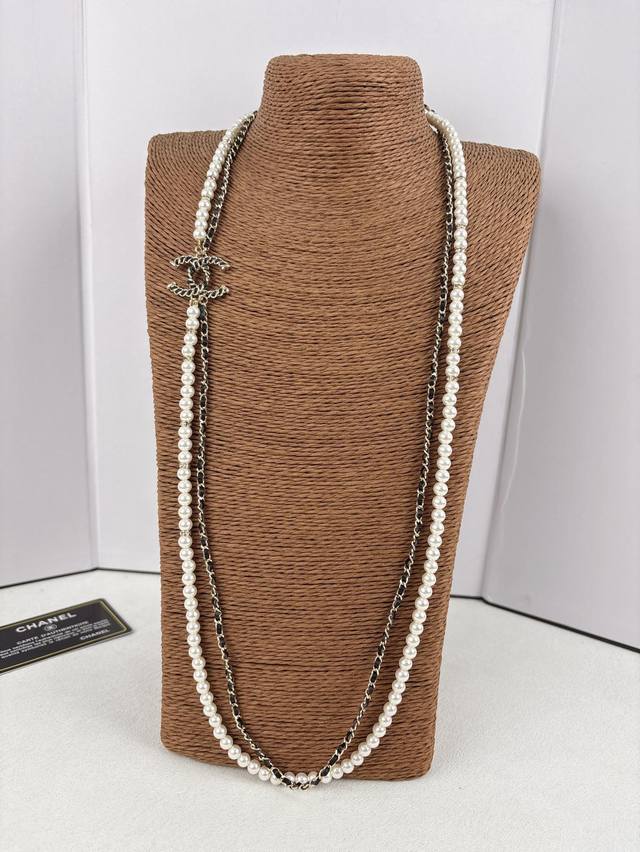 Chanel leather double layer high-grade pearl sweater chain DDD