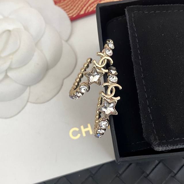 Gentle and elegant on the ears will definitely enhance your fashion sense! Chane