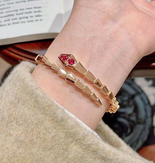 V Gold material Bulgari high-grade pink diamond head and tail snake bracelet Rea