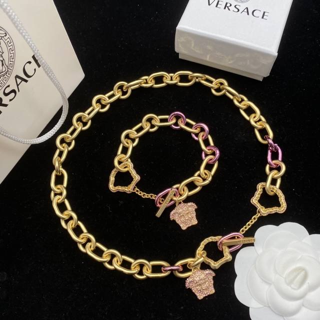 Versace New Human Head Diamond Fashionable Temperament Necklace P Bracelet 90 P