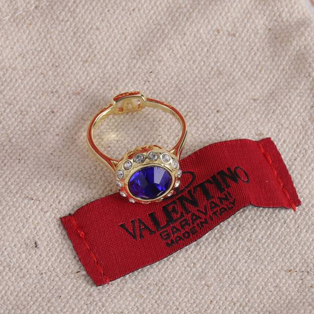 Valentino Valentino ring Size 6-8 DDD