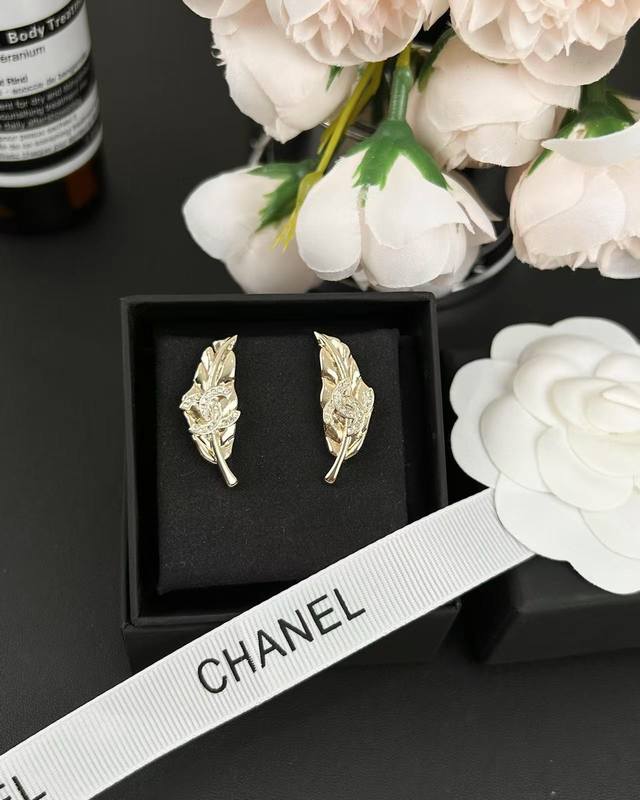 Chanel light gold leaf double C diamond earrings DDD