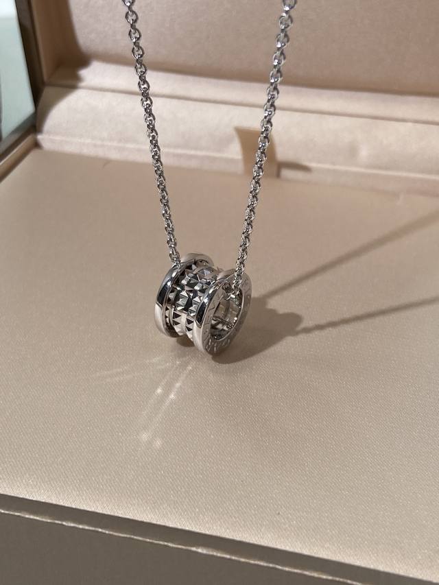 Bao rivet charity necklace, the latest charity necklace! It's so amazing, very a