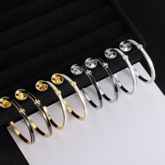 Tory Burch Tb earrings DDD