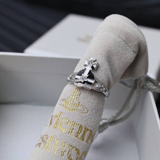 The Empress Dowager Cixi's shooting star ring. The Saturn shape that you never