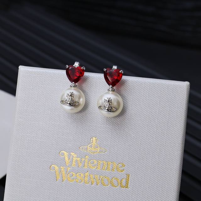 Viviennewestwood Vivienne Westwood Saturn Love light bulb earrings. Very face-mo